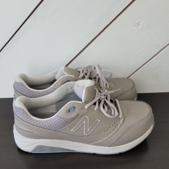 New Balance Women's Size 12, 928 V3 Lace-up Walking Shoe, Grey/Grey, XX-Wide - Picture 1 of 8
